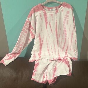 Girls crop top with matching shorts. Size 6/7